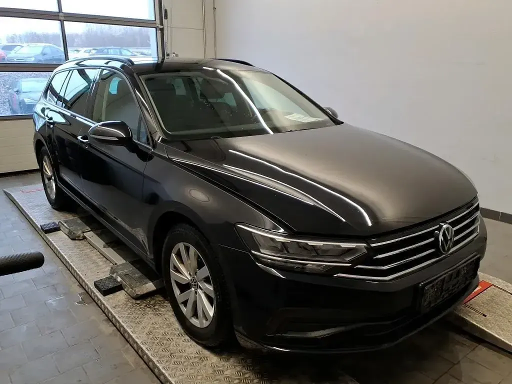 Używany VW Passat Conceptline 122 KM (89 kW) 2021 Czarny Kombi