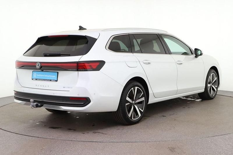 Gebraucht VW Passat Business 150 PS (110 kW) 2024 Oryxweiß perlmutteffekt Kombi