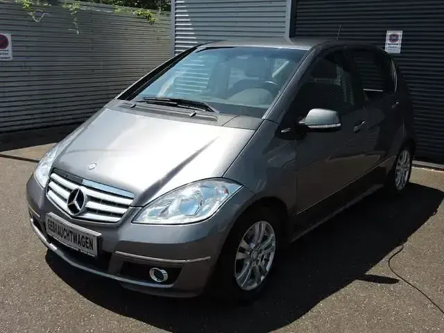 Gebraucht Mercedes A180 Avantgarde 109 PS (80 kW) 2010 Grau Limousine