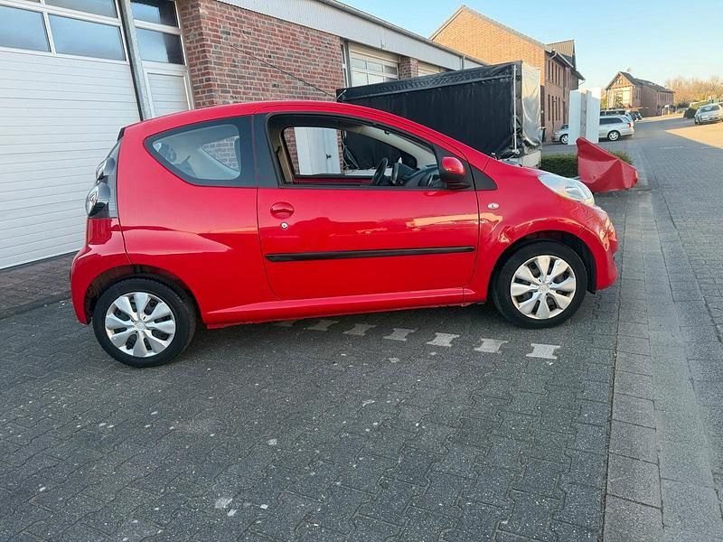 Gebraucht Citroën C1 65 PS (47 kW) 2012 Rot Kleinwagen