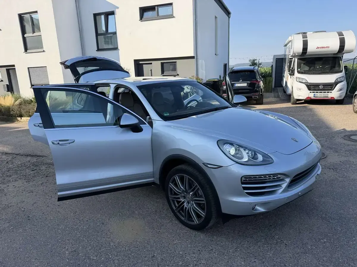 Gebraucht Porsche Cayenne 299 PS (219 kW) 2011 Grau SUV