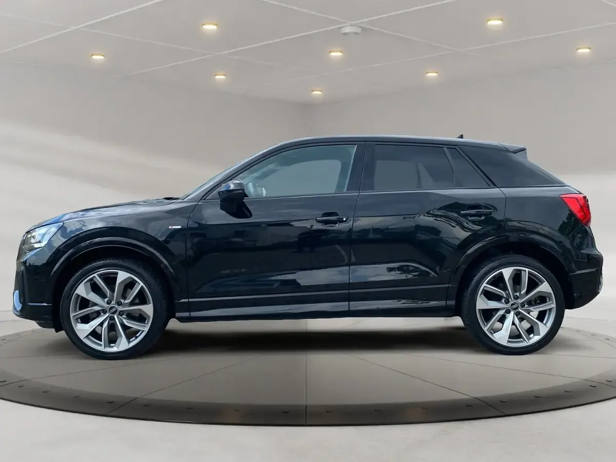 Gebraucht Audi Q2 S-Line 150 PS (110 kW) 2024 Schwarz SUV