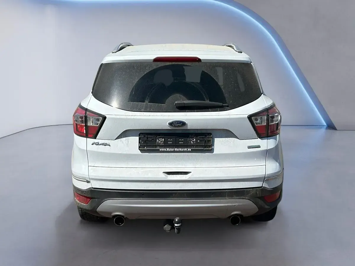 Gebraucht Ford Kuga Trend 120 PS (88 kW) 2018 Weiß SUV