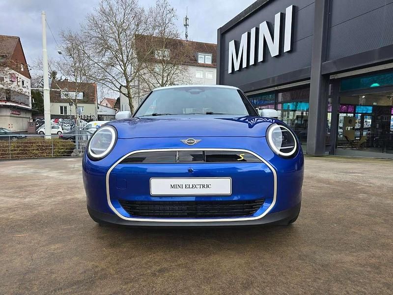 Gebraucht Mini Cooper SE 160 kW (218 PS) 2024 Blazing blue Kleinwagen