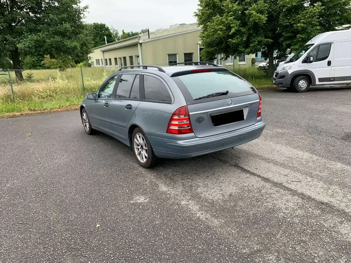 Gebraucht Mercedes 220 150 PS (110 kW) 2005 Blau Kombi
