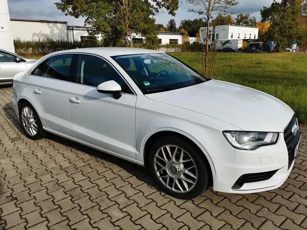 Używany Audi A3 150 KM (110 kW) 2014 Biały Sedan/Limuzyna