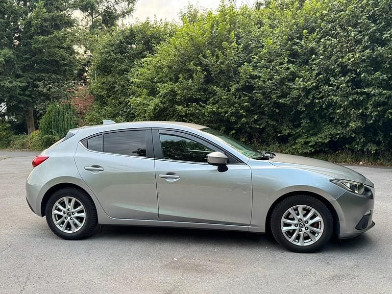 Silber Gebraucht 2013 Mazda 3 Center-Line Limousine | 9.200 € (Fairer Preis) - Bild 1/4