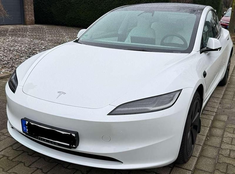 Weiß Gebraucht 2023 Tesla Model 3 Long Range AWD Limousine | 40.000 € (Teuer) - Bild 1/4