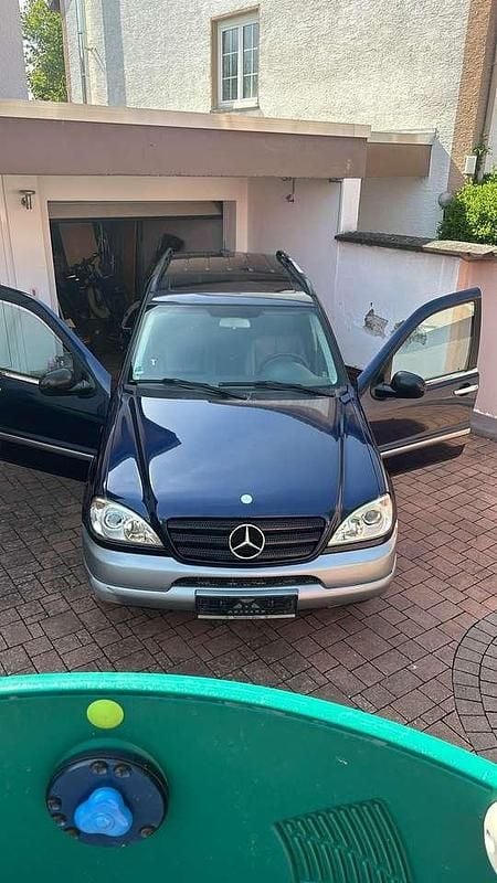 Blau Gebraucht 2000 Mercedes ML320 SUV | 3.333 € (Fairer Preis) - Bild 1/4