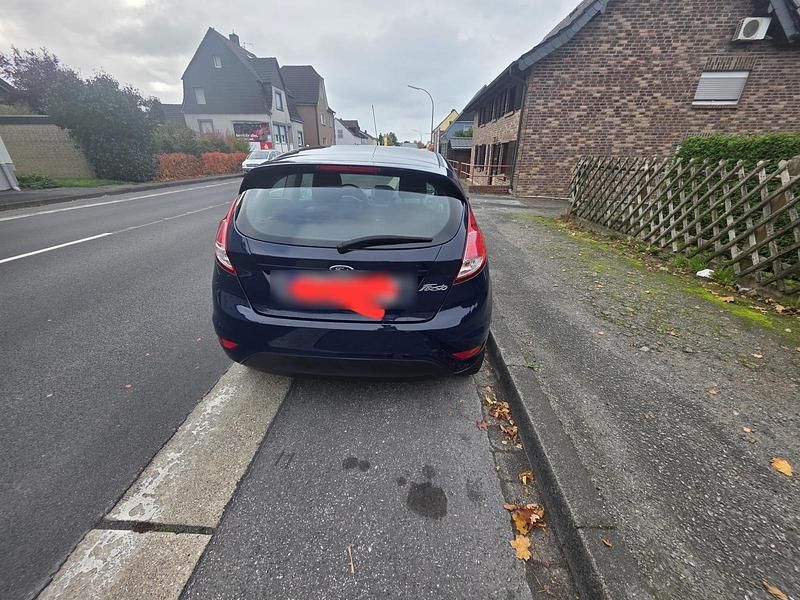 Gebraucht Ford Fiesta 65 PS (47 kW) 2017 Blau Limousine