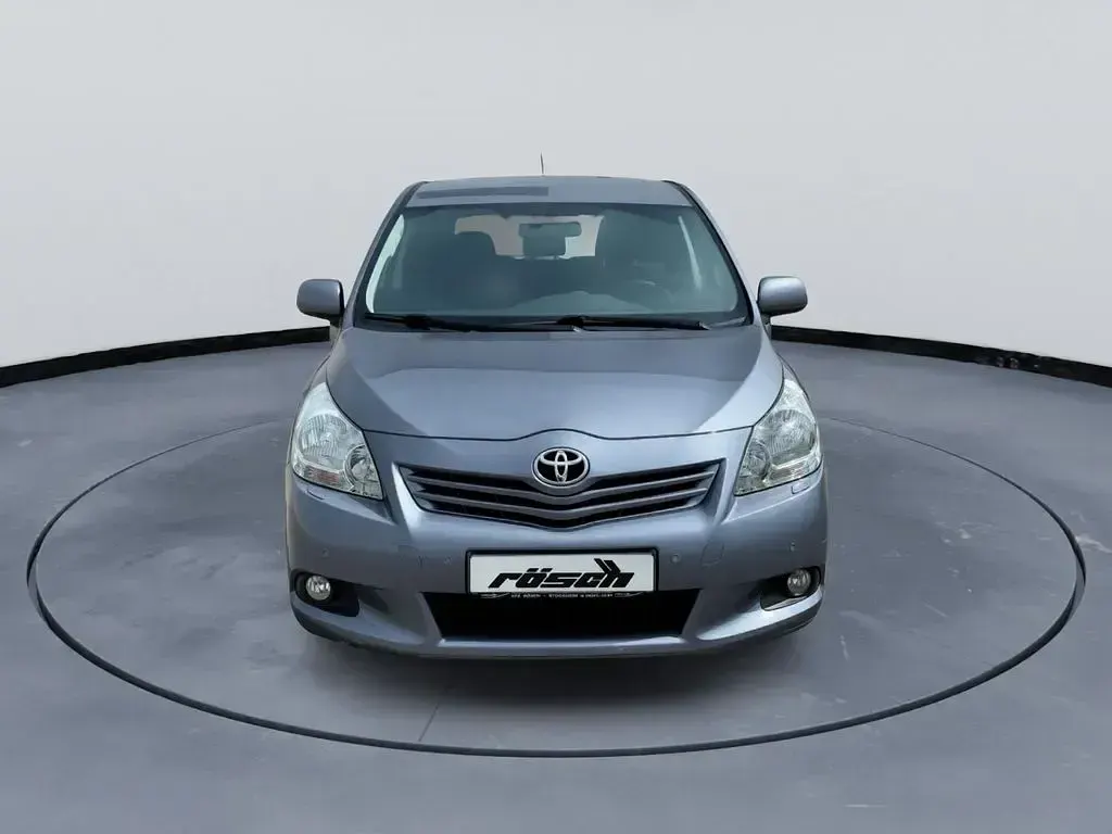 Gebraucht Toyota Verso Executive 147 PS (108 kW) 2010 Blau Van / Kleinbus