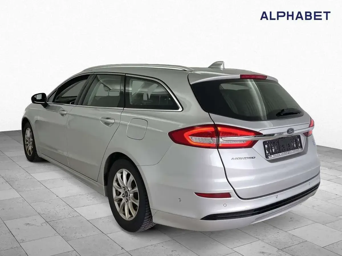 Usado Ford Mondeo Titanium 150 CV (110 kW) 2022 Plateado Familiar