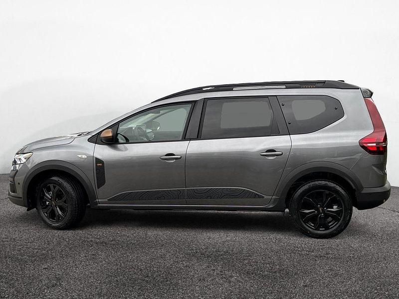 Neu Dacia Jogger Extreme 101 PS (74 kW) 2025 Zedergrün Van / Kleinbus