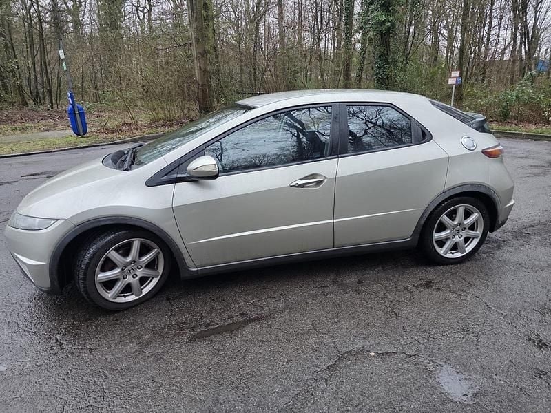 Grau Gebraucht 2008 Honda Civic Sport Limousine | 5.300 € (Fairer Preis) - Bild 1/4