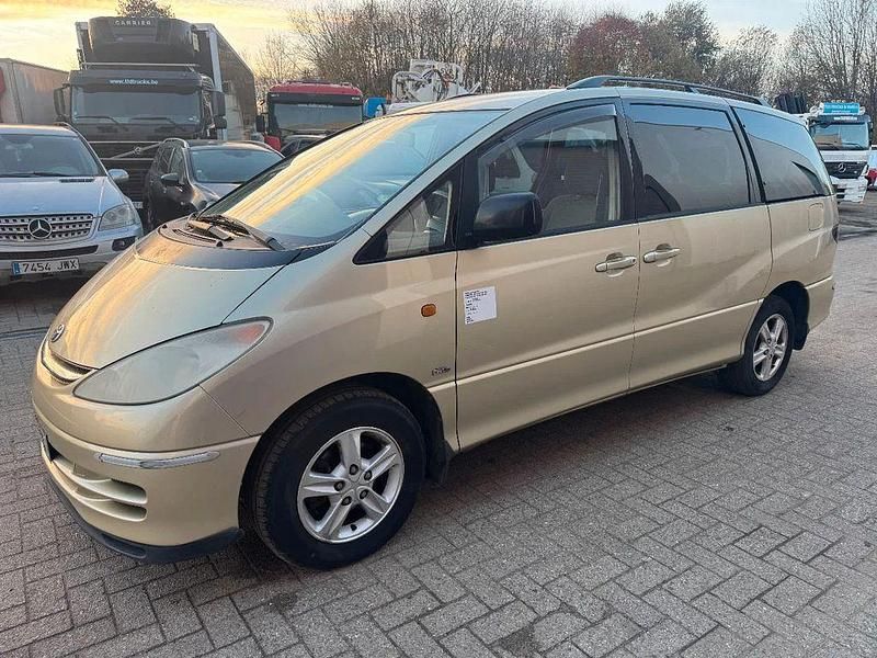 Gold Gebraucht 2002 Toyota Previa Van / Kleinbus | 2.650 € - Bild 1/4