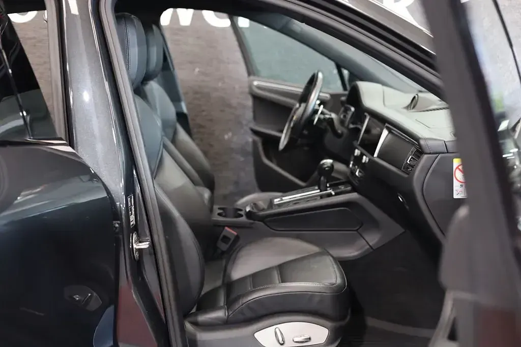 Gebraucht Porsche Macan 265 PS (194 kW) 2023 Grau SUV