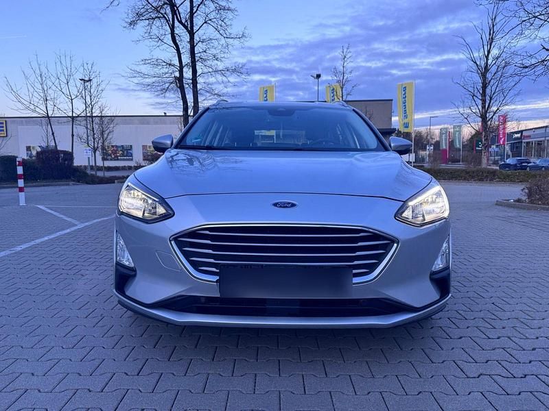 Silber Gebraucht 2022 Ford Focus Kombi | 15.500 € (Superpreis) - Bild 1/4