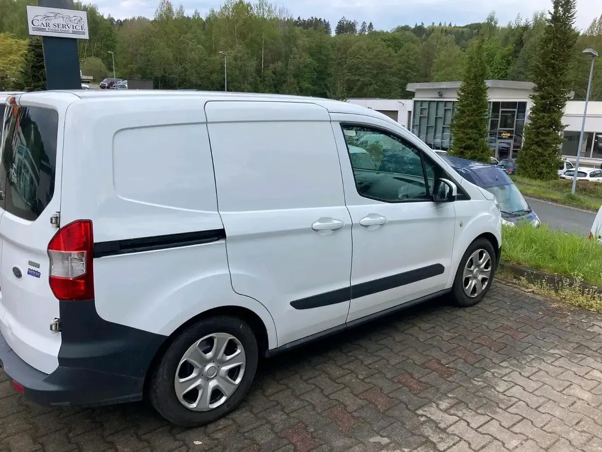 Gebraucht Ford Courier 102 PS (75 kW) 2014 Weiß Van / Kleinbus
