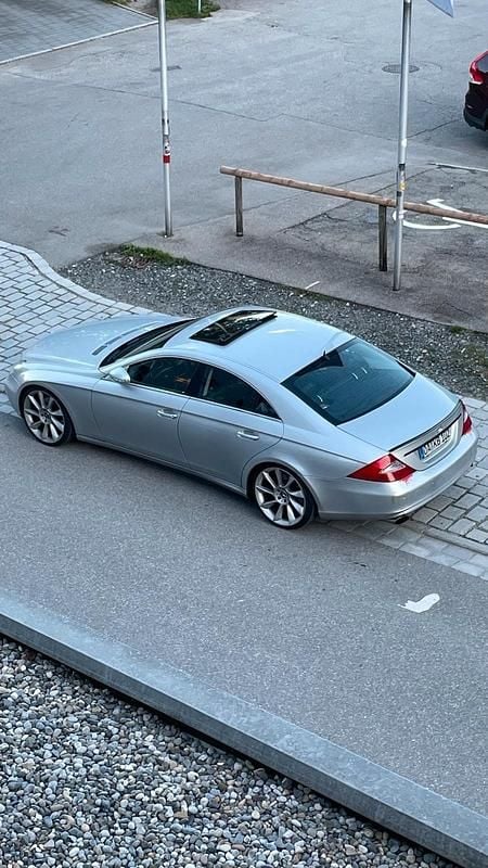 Silber Gebraucht 2005 Mercedes CLS350 Coupé | 5.700 € (Fairer Preis) - Bild 1/4