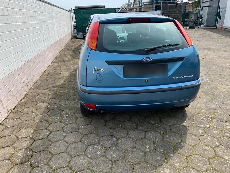 Usata Ford Focus 101 CV (74 kW) 2001 Blu Berlina