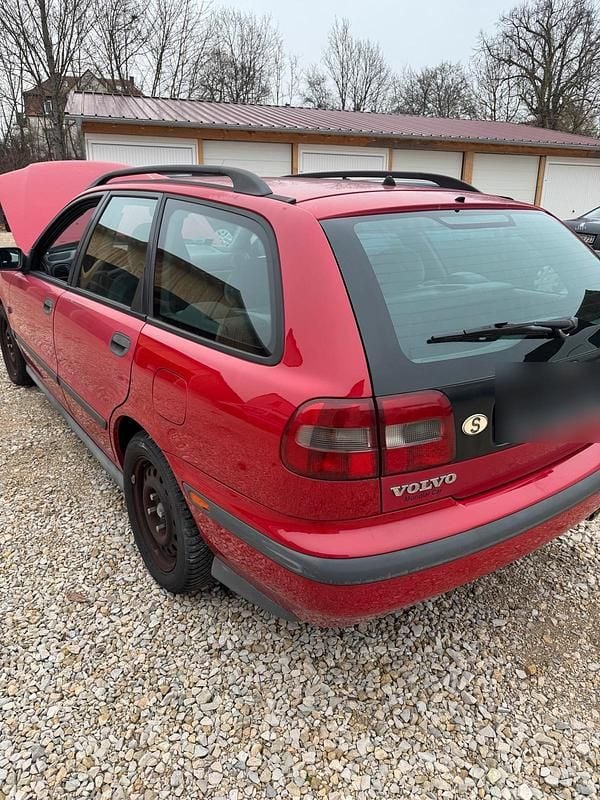 Gebraucht Volvo V40 115 PS (84 kW) 1997 Rot Kombi