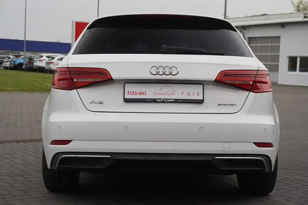 Gebraucht Audi A3 Sportback e-tron Sport 204 PS (150 kW) 2017 Weiß Kleinwagen