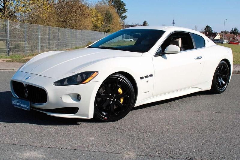 Gebraucht Maserati Granturismo 441 PS (324 kW) 2012 Weiß Coupé