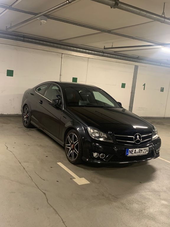 Schwarz Gebraucht 2013 Mercedes C200 Coupé | 11.700 € (Fairer Preis) - Bild 1/4