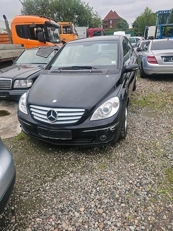 Schwarz Gebraucht 2006 Mercedes B200 Van / Kleinbus | 2.300 € - Bild 1/4