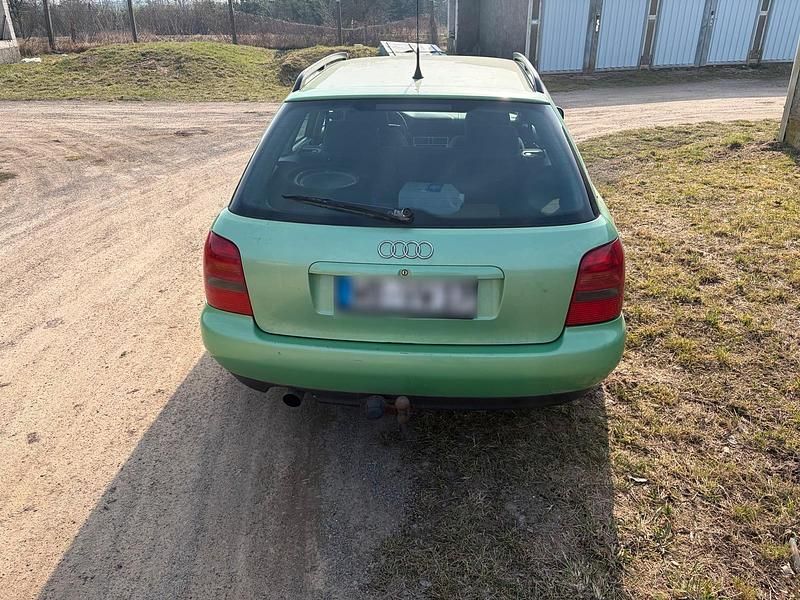 Gebraucht Audi A4 125 PS (91 kW) 1997 Grün Kombi
