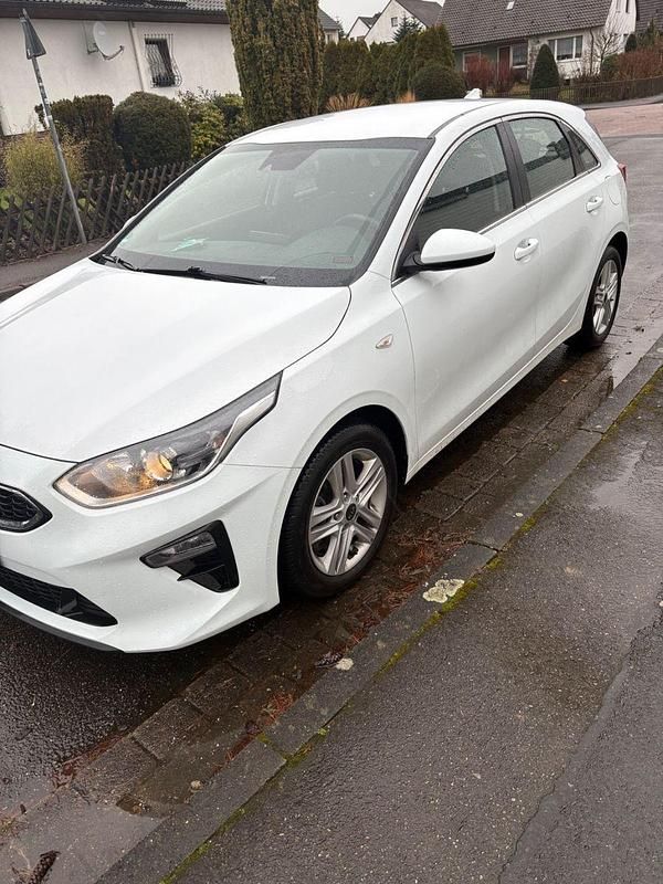 Gebraucht Kia Ceed Vision 160 PS (117 kW) 2021 Weiß Kleinwagen