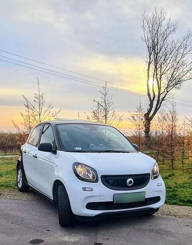 Weiß Gebraucht 2018 Smart ForFour Electric Drive Limousine | 6.450 € (Guter Preis) - Bild 1/4