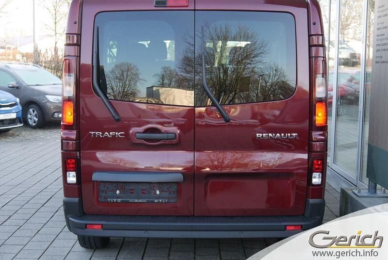 Gebraucht Renault Trafic Life 150 PS (110 kW) 2023 Rot Van / Kleinbus
