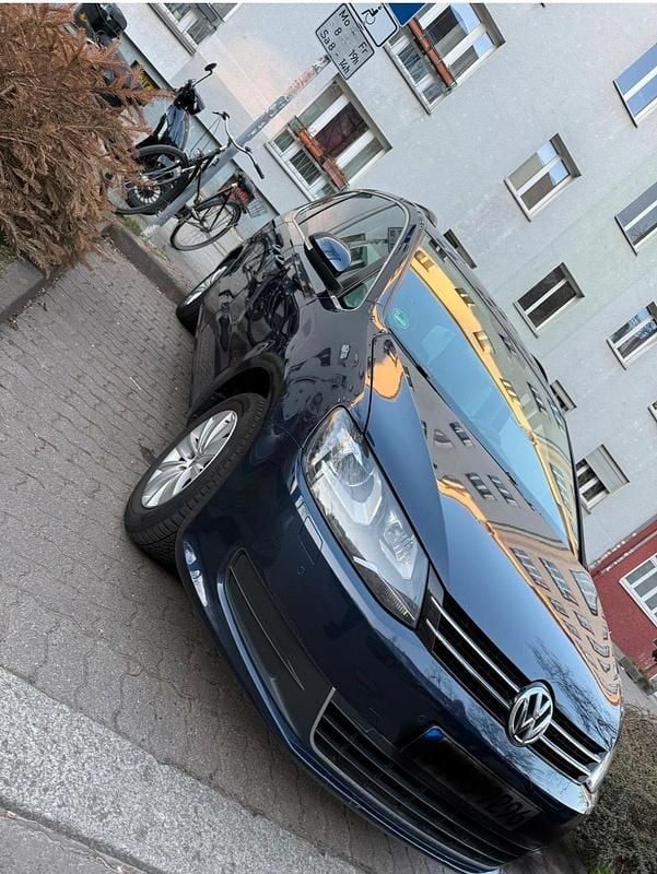 Second-hand VW Sharan 140 CP (102 kW) 2011 Albastru Monovolum