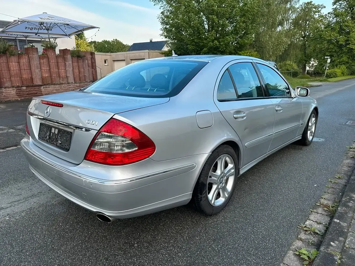 Gebraucht Mercedes E280 Avantgarde 190 PS (139 kW) 2008 Silber Limousine