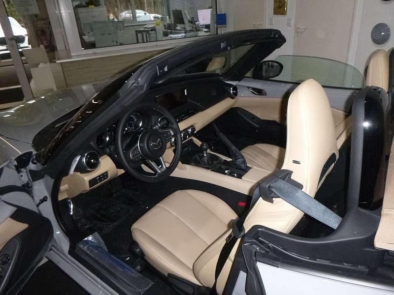 Neu Mazda MX5 Kazari 132 PS (97 kW) 2025 52c aero grau m Cabrio
