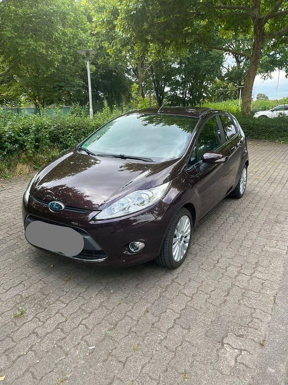Rot Gebraucht 2010 Ford Fiesta Titanium Kleinwagen | 2.900 € (Guter Preis) - Bild 1/4