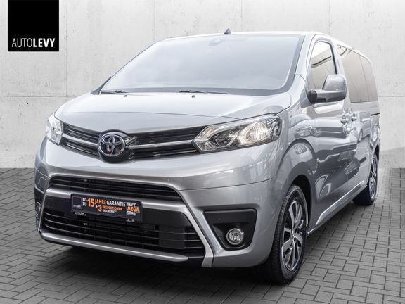 Bismutsilber metallic Gebraucht 2023 Toyota Proace Verso Plus Kombi | 36.890 € (Superpreis) - Bild 1/3