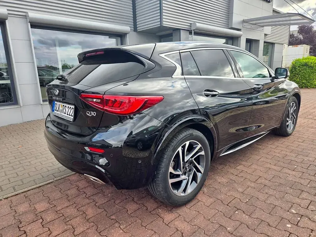 Gebraucht Infiniti Q30 Luxe 156 PS (114 kW) 2020 Schwarz Limousine