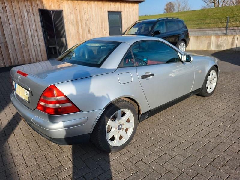 Gebraucht Mercedes SLK230 193 PS (141 kW) 1999 Silber Cabrio