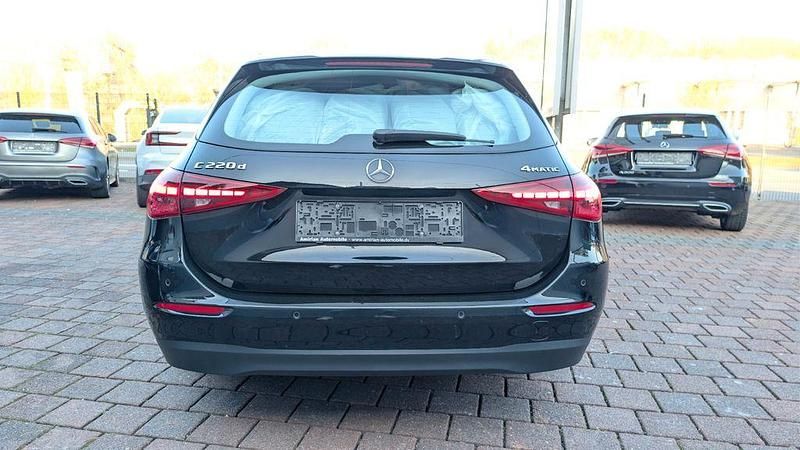 Gebraucht Mercedes C220 200 PS (147 kW) 2023 Schwarz Limousine