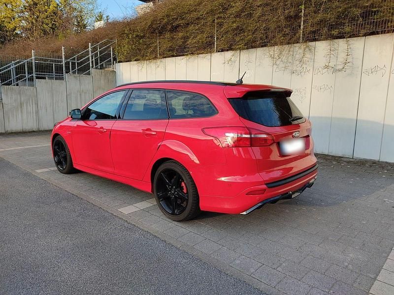 Usata Ford Focus ST-Line 150 CV (110 kW) 2017 Rosso Station wagon