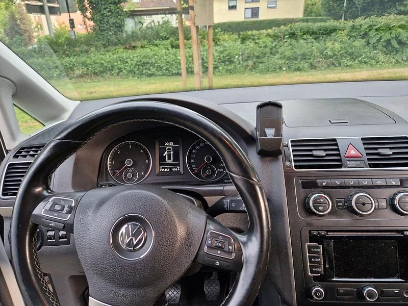Weiß Gebraucht 2013 VW Touran Life Van / Kleinbus | 5.600 € (Fairer Preis) - Bild 1/4