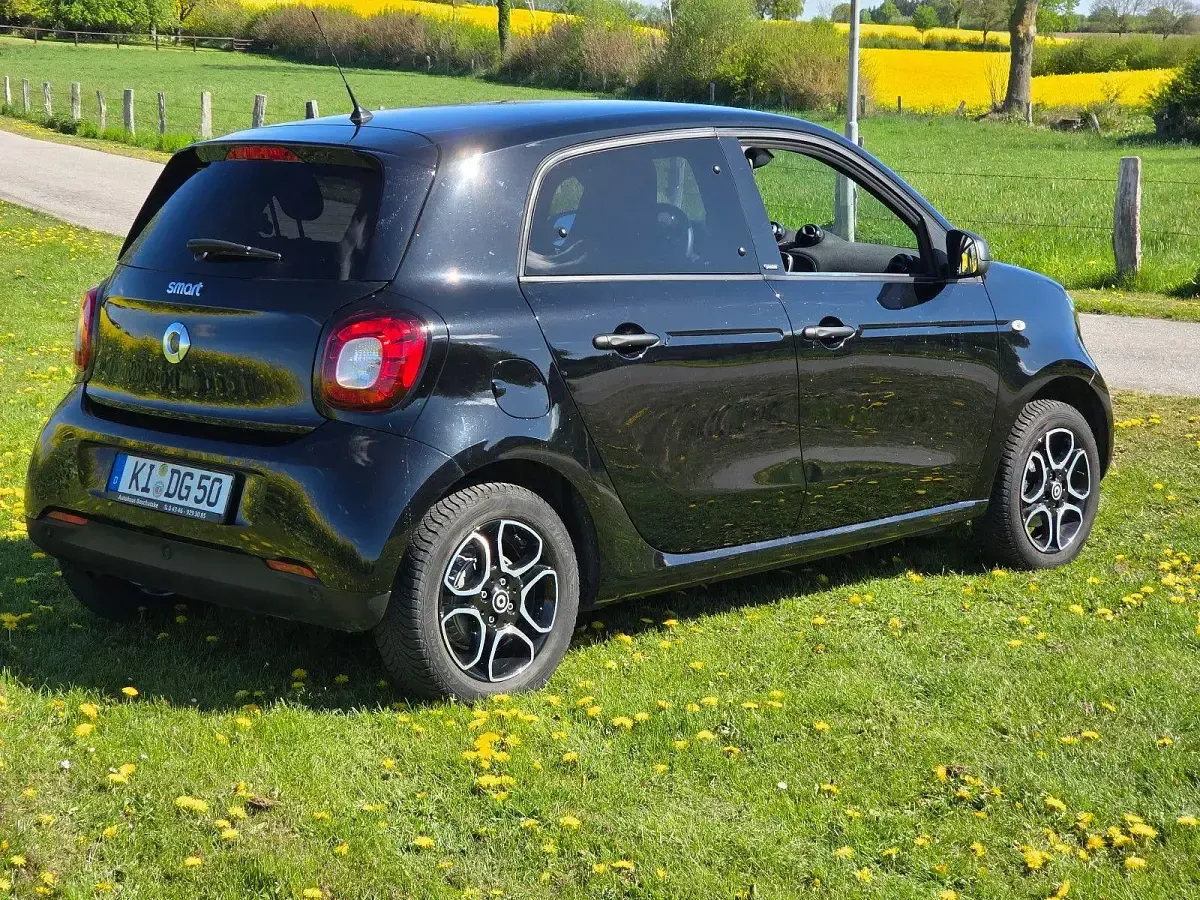 Używany Smart ForFour 71 KM (52 kW) 2019 Czarny Hatchback