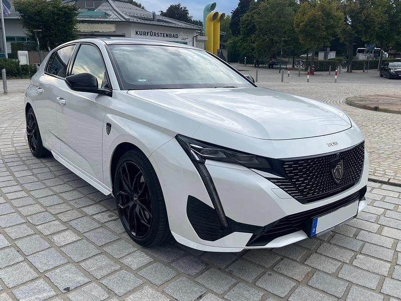Weiß Gebraucht 2022 Peugeot 308 GT Limousine | 26.990 € (Fairer Preis) - Bild 1/4