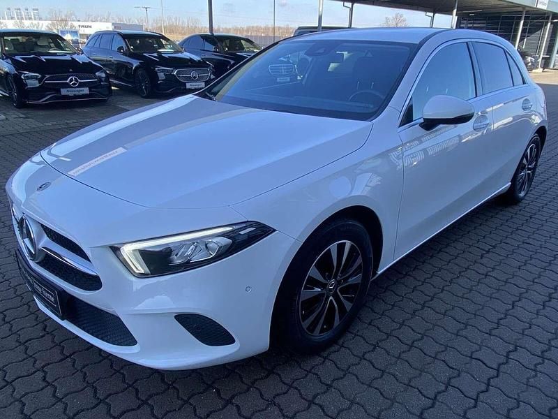 Gebraucht Mercedes A200 163 PS (119 kW) 2022 Weiß Limousine