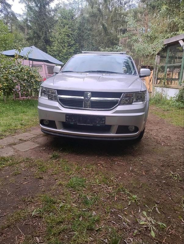 Silber Gebraucht 2011 Dodge Journey SUV | 7.200 € (Fairer Preis) - Bild 1/4