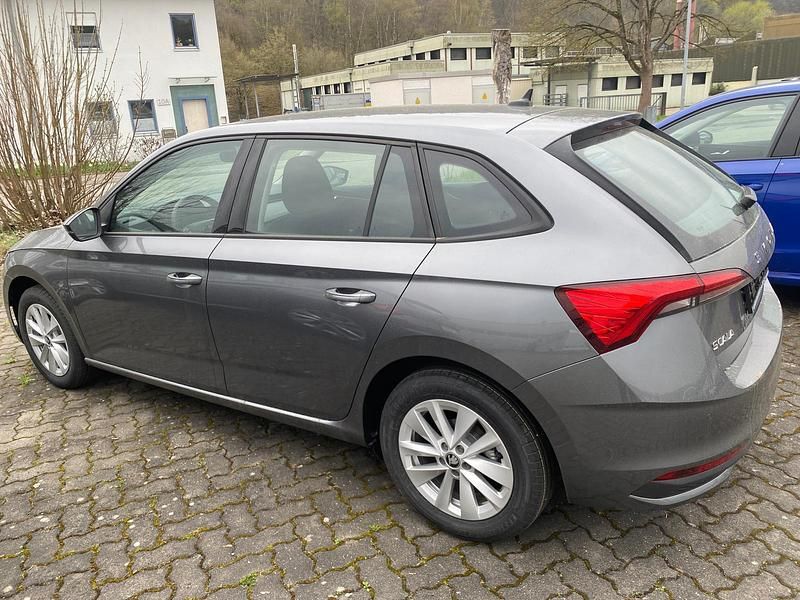Neu Skoda Scala Selection 116 PS (85 kW) 2026 Graphitegrau metallic Kleinwagen