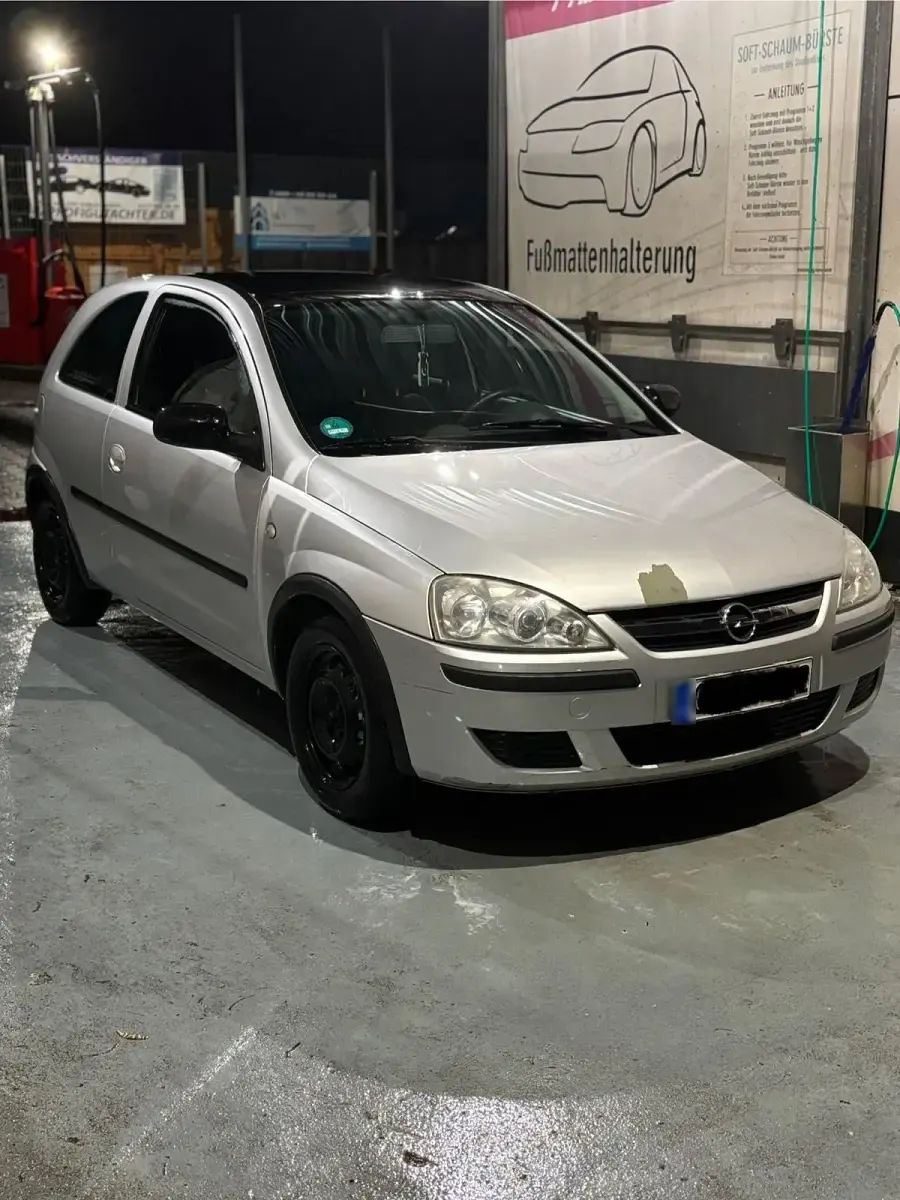 Używany Opel Corsa 70 KM (51 kW) 2004 Srebrny Hatchback