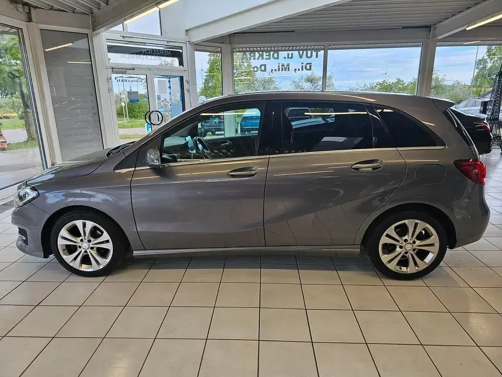 Gebraucht Mercedes B180 109 PS (80 kW) 2016 Grau Van / Kleinbus